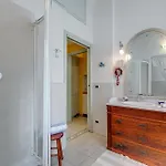 The Townhouse - Happy * Μεντόν