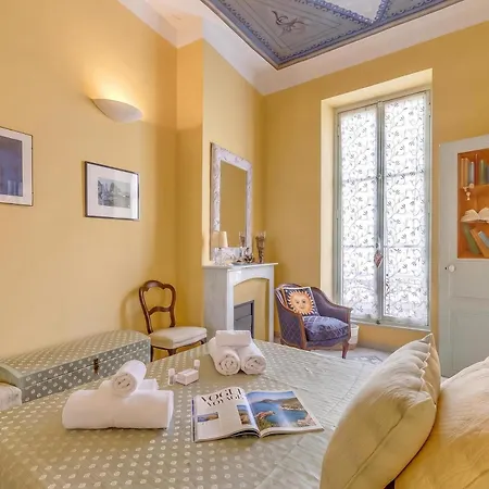 The Townhouse With Balcony - Happy