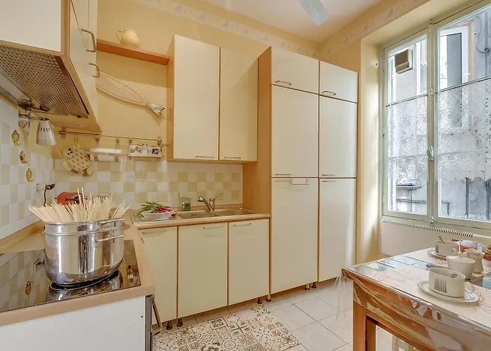 The Townhouse - Happy *