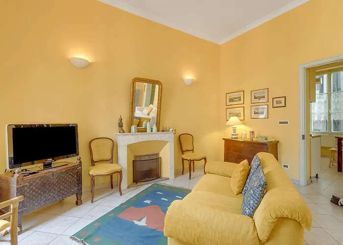 The Townhouse - Happy Menton